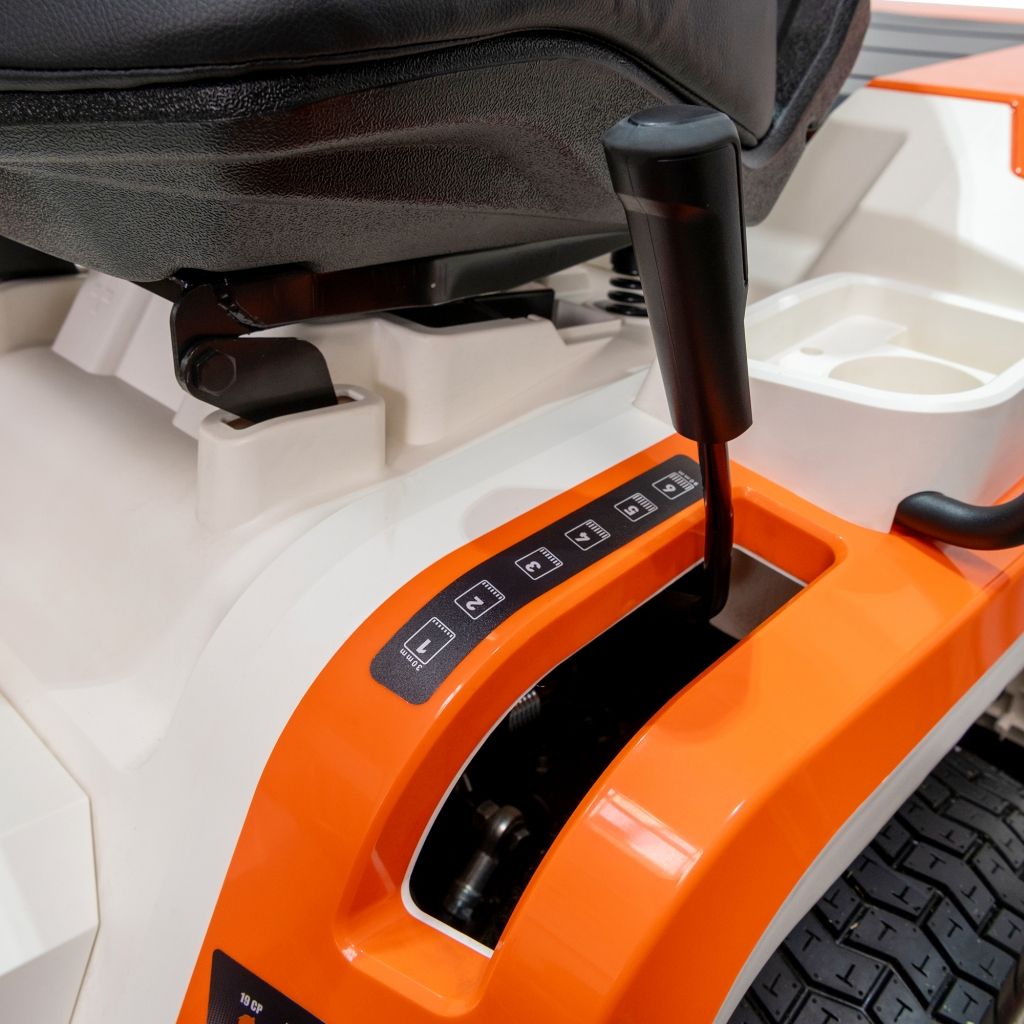 Lawn mower tractor Ruris Explorer 1700H